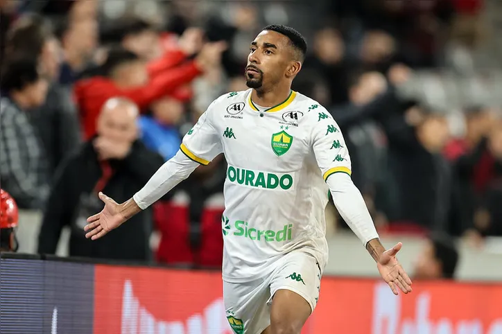 Mateusinho em campo pelo Cuiabá