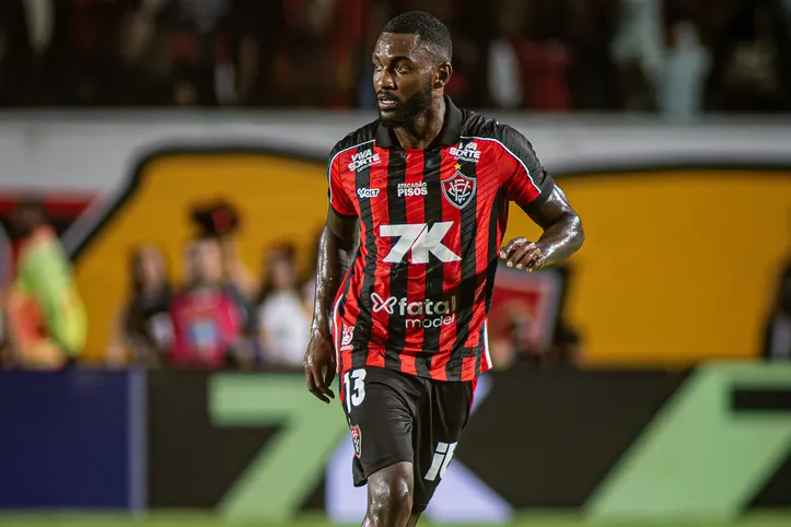 Ramon em campo pelo Vitória