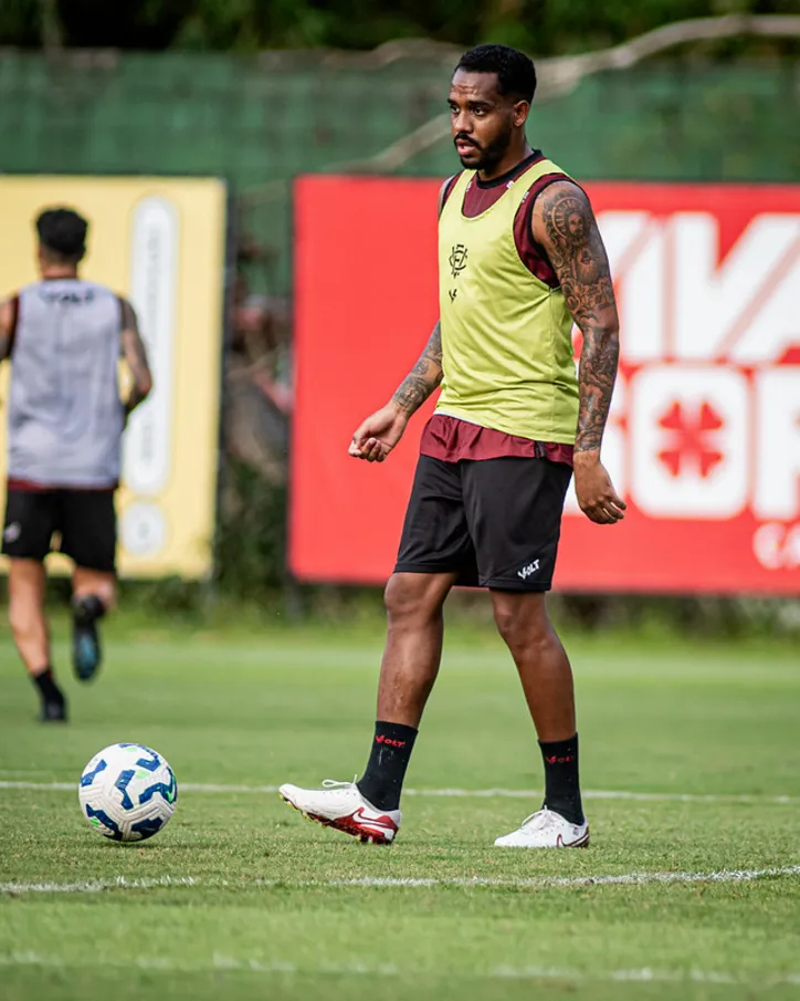Edu em treino do Vitória