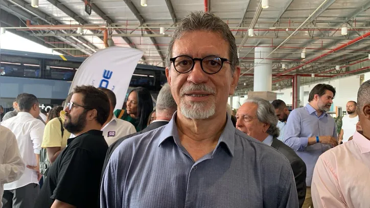 Secretário da Casa Civil, Afonso Florence, na nova rodoviária de Salvador