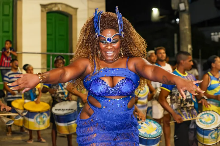 Vanessa Assis, rainha de bateria da Unidos de Itapuã