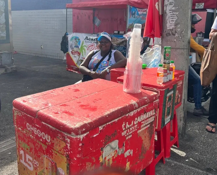 Viviane Santos de Lima, ambulante localizada próxima ao Clube dos Oficiais, na Av. Dendezeiros