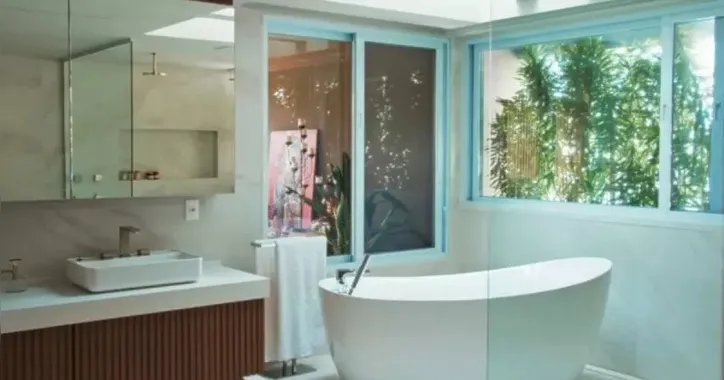 Imagem ilustrativa da imagem Após incêndio, Paolla Oliveira ergue mansão de 1,7 mil m² com 'paisagem própria'