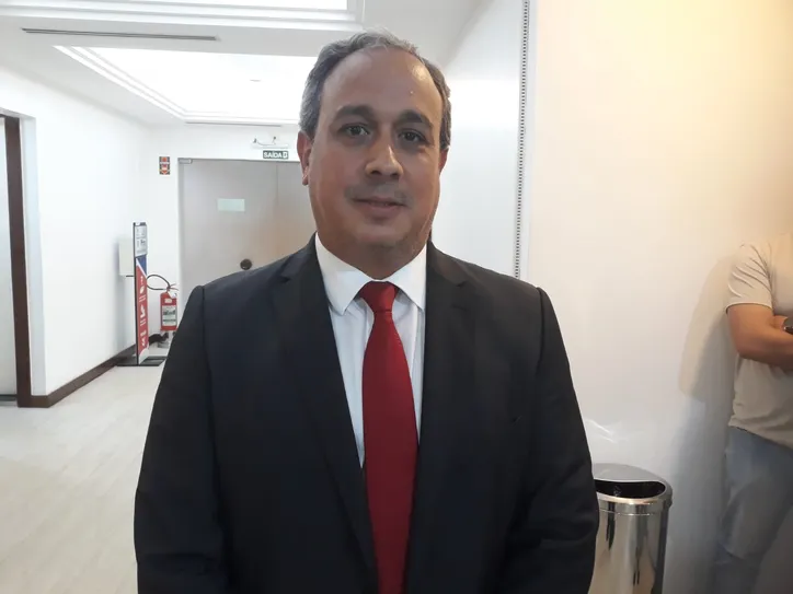 Deputado estadual Vitor Azevedo (PL) está de malas prontas para o Avante.