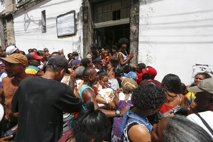 Entrega de cestas básicas