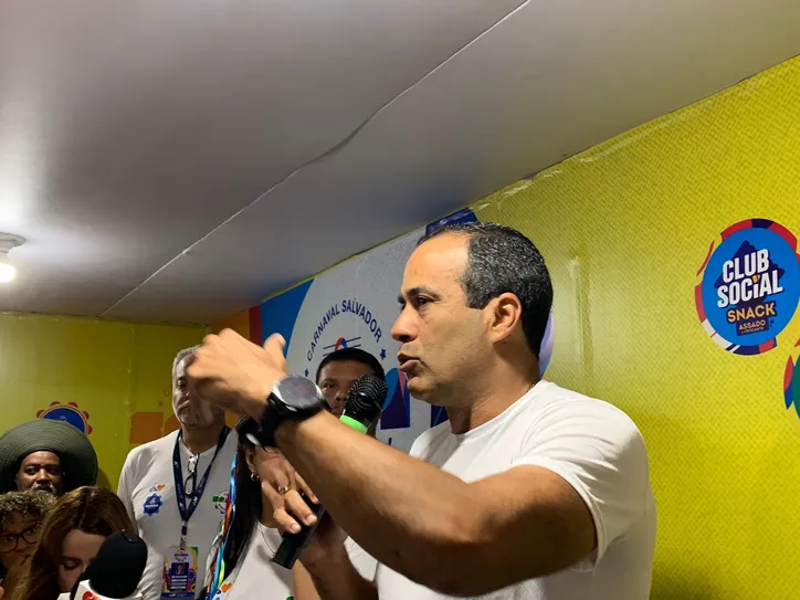 Prefeito de Salvador, Bruno Reis, na sala de imprensa 2026