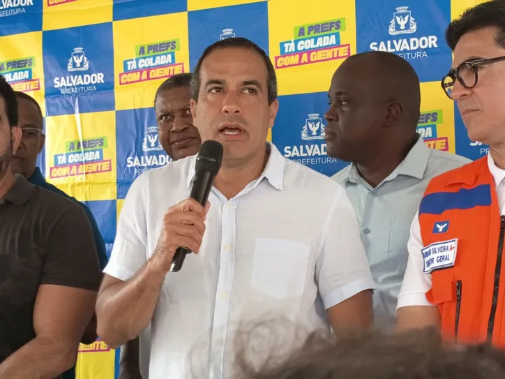Prefeito de Salvador, Bruno Reis (União Brasil), durante entrega de encosta