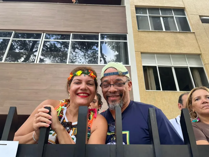 Pedro Ribeiro, de 62 anos, ao lado da esposa