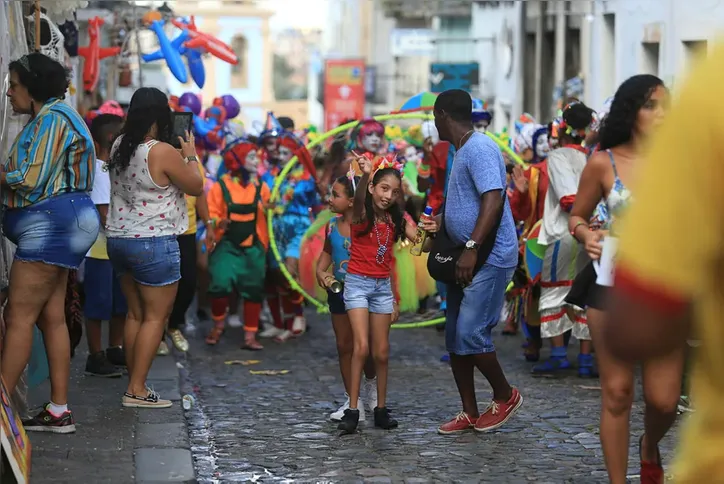 Crianças curtindo caranval de Salvador