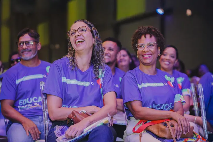 Candeias inicia ano letivo com jornada e show de Carlinhos Brown