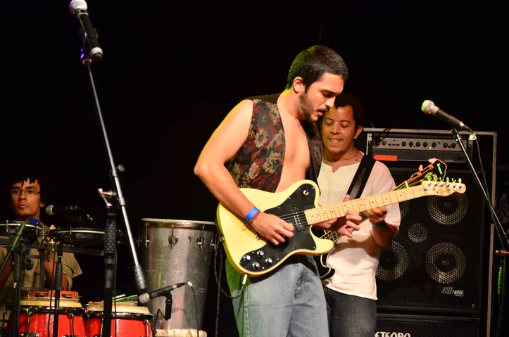 Imagem ilustrativa da imagem "Cena de brancos e abastados": Velotroz volta para reafirmar rock periférico