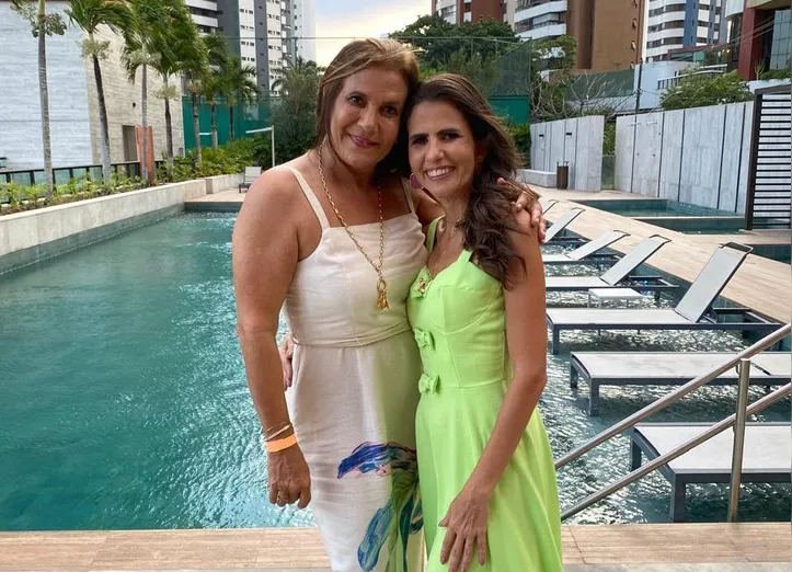 Ana Cláudia e Larissa em dia de festa