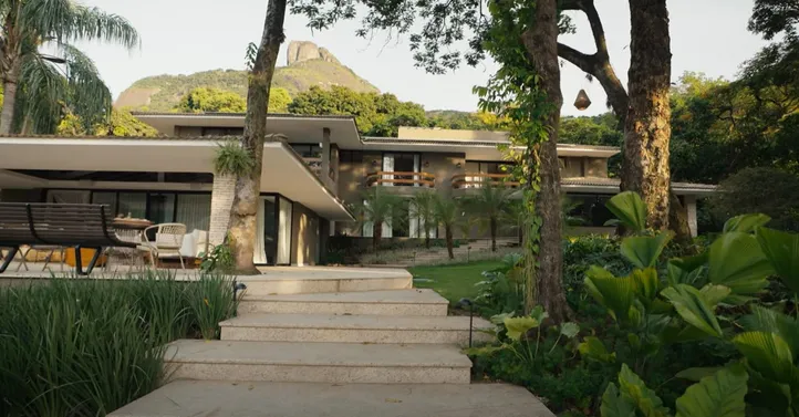 Veja como é a mansão de Anitta no Rio de Janeiro