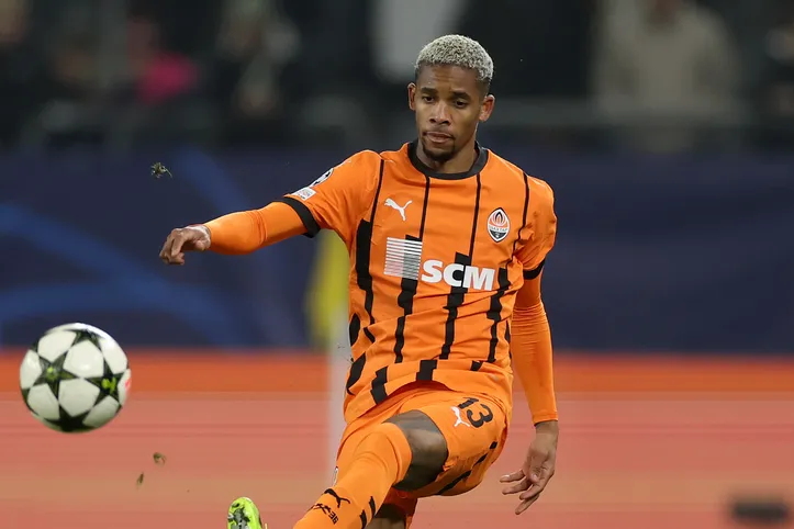 Pedro Henrique em campo pelo Shakhtar Donetsk