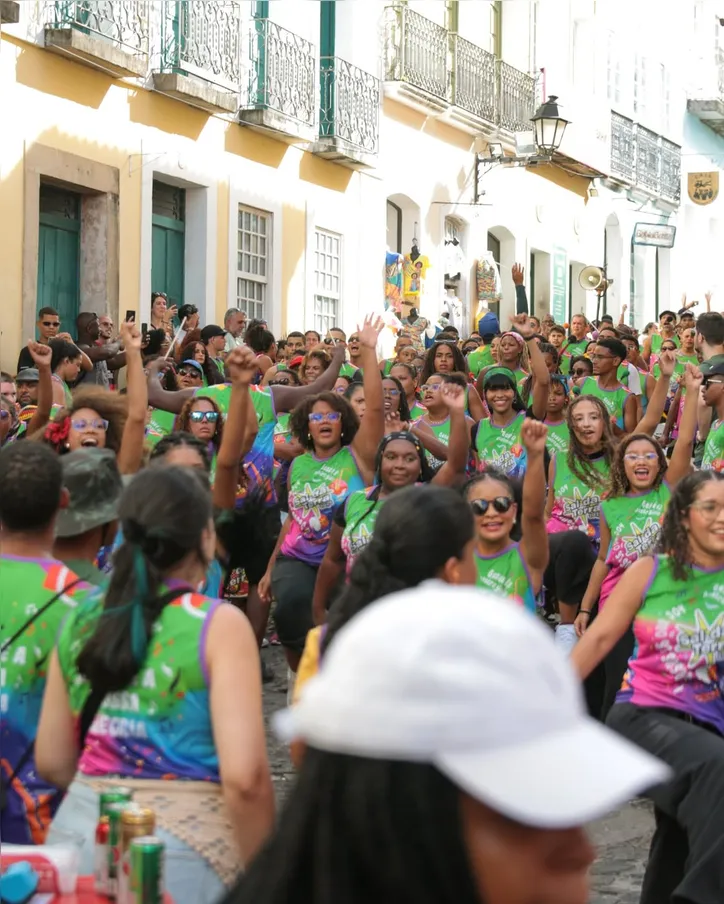 Bloco evangélico mistura samba-reggae e louvor