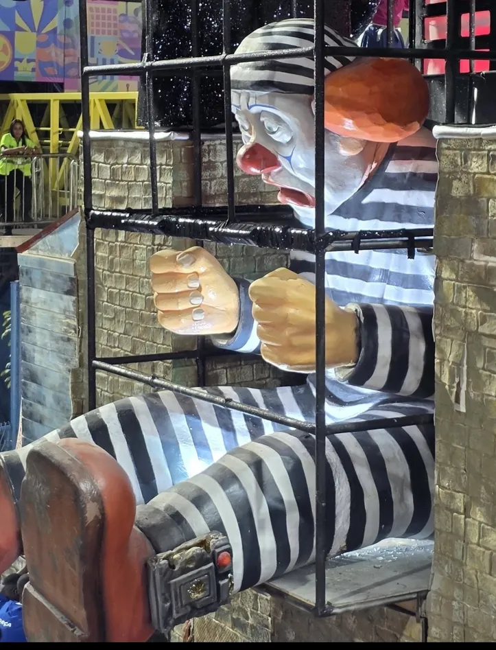 Imagem ilustrativa da imagem Desfile em homenagem a Lula repercute na web e até a Globo é criticada