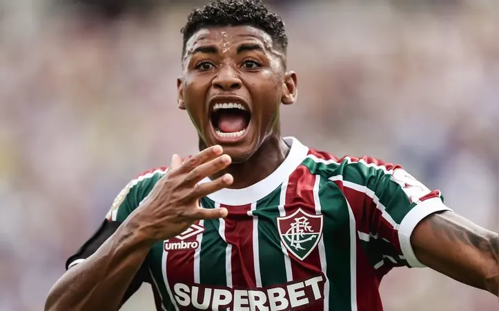 Hercules comemorando gol pelo Fluminense