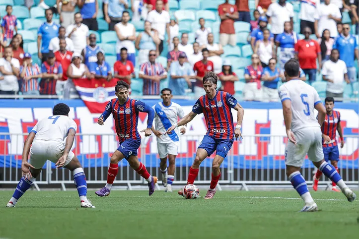 Imagem ilustrativa da imagem Erick brilha, Bahia vence o Galícia e segue 100% no Baianão