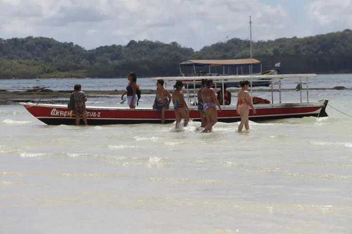 Praia das Neves, localizada em Ilha de Maré, Salvador (BA)