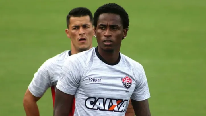 Denilson pelo Vitória