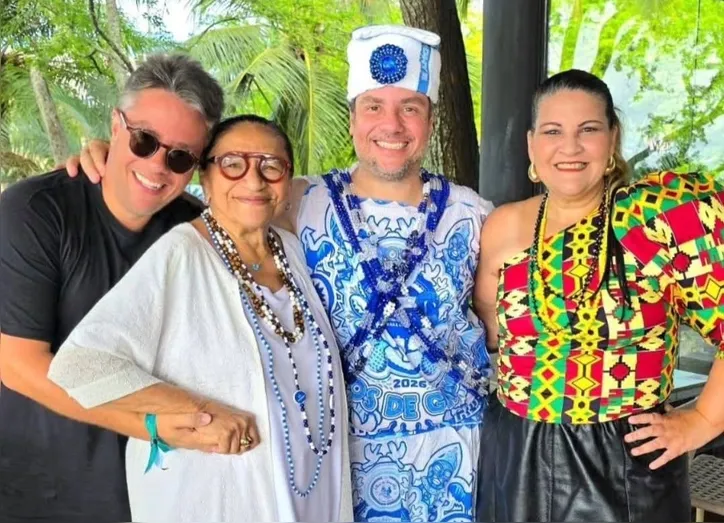 Priscilla Diniz e Joca Abreu curtem as escolas de samba em Sampa