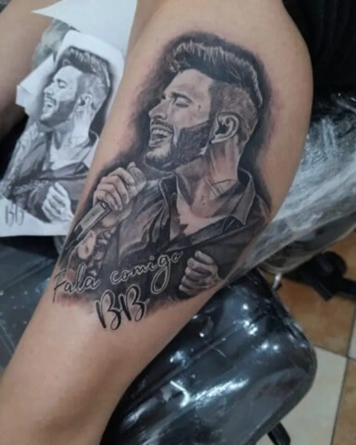Imagem ilustrativa da imagem Fã tatua o próprio rosto para ficar parecido com Gusttavo Lima