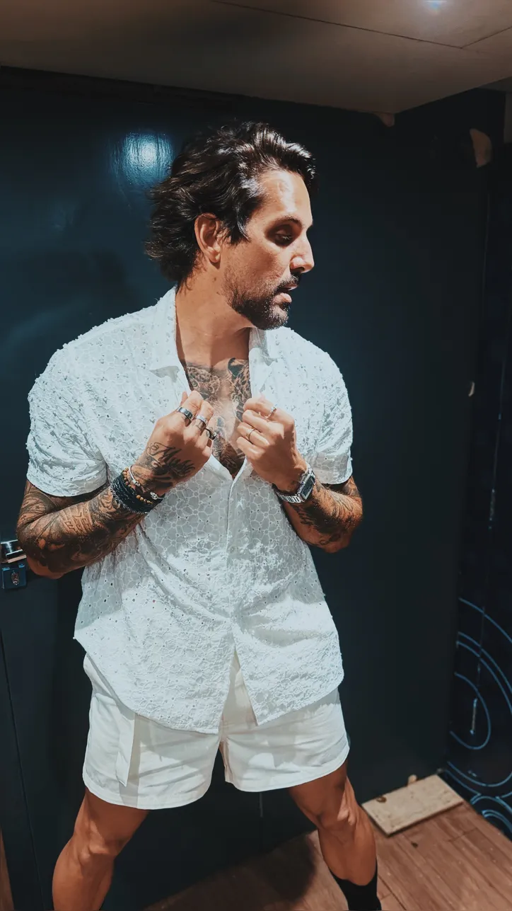 Felipe apostou em roupa inspirada na música ‘Eva Sinfonia’