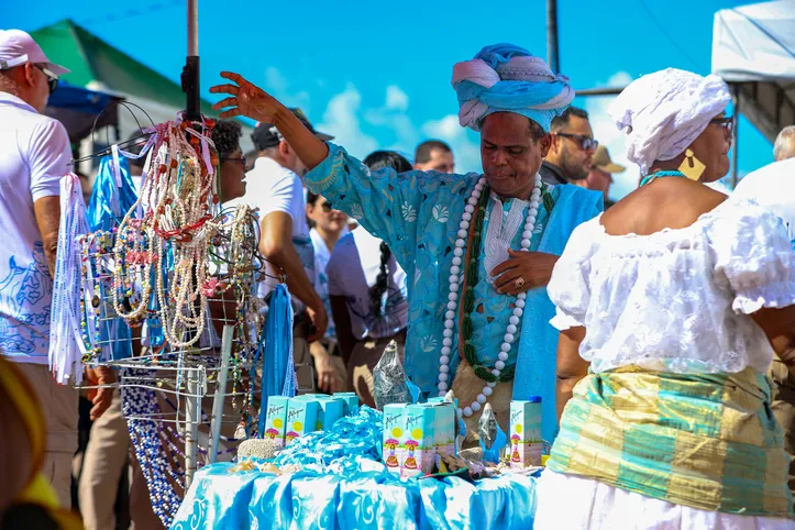 Imagem ilustrativa da imagem Festa de Iemanjá: como idosos podem aproveitar com saúde e segurança?