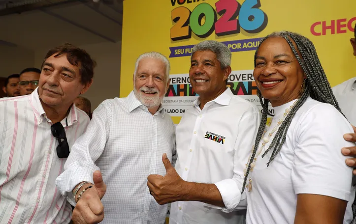 Senador Jaques Wagner, governador Jerônimo Rodrigues e deputada Olívia Santana