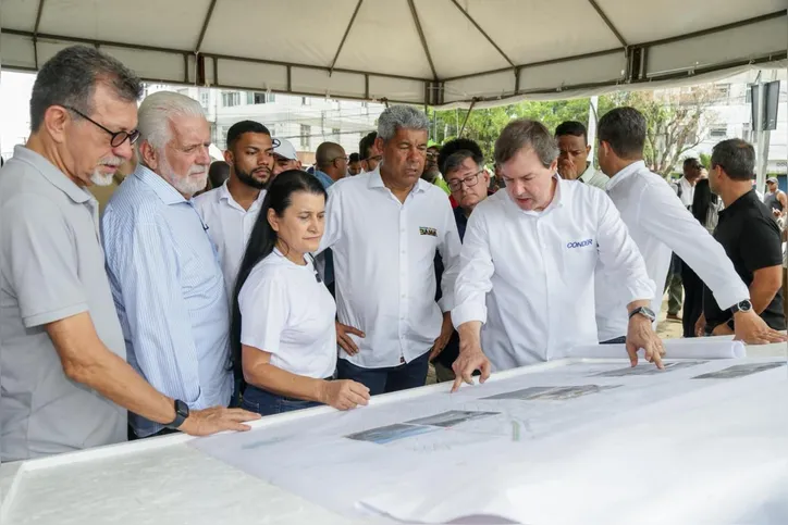 Jerônimo durante vistoria das obras