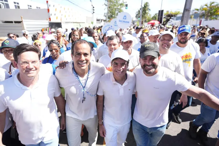 ACM Neto (União Brasil) presente no cortejo do Bonfim