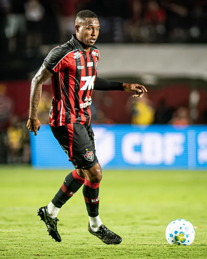 Dudu em ação contra o Flamengo