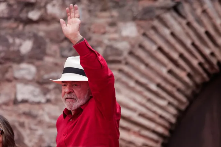 Lula está no segundo dia consecutivo em Salvador onde fortalece suas bases eleitorais