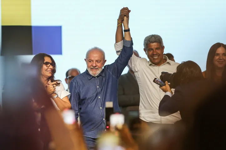 Em Salvador, presidente Lula participa da cerimônia de anúncios de investimento do Governo Federal para a Bahia.
Na foto: Presidente Lula em Salvador anunciando investimentos do Governo Federal para a Bahia.