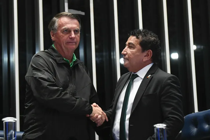 Imagem ilustrativa da imagem Magno Malta é barrado ao tentar visitar Bolsonaro na Papudinha