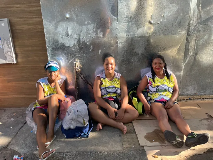 Vitória Ribeiro e amigas