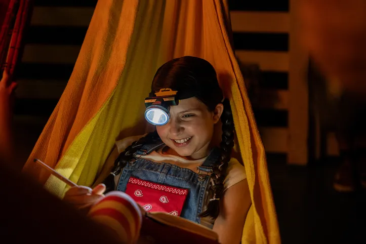 Lina Flor como a aventureira Pilar