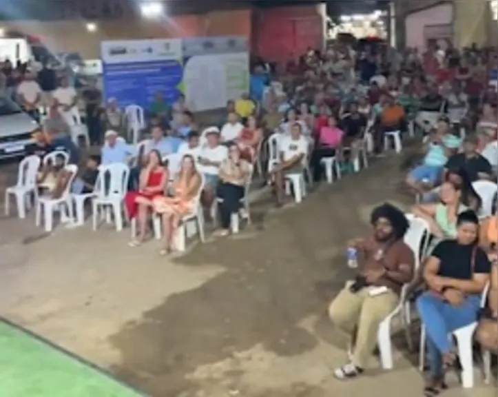 Servidores da prefeitura foram convocados pelo prefeito e pela secretária de educação