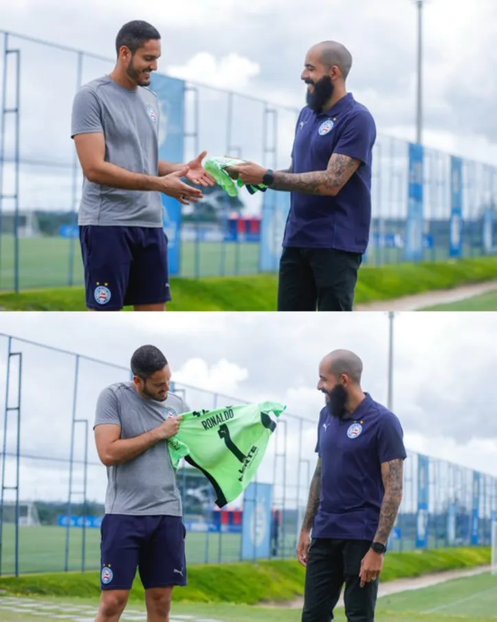 Ronaldo herdando a camisa 1 de Danilo Fernandes
