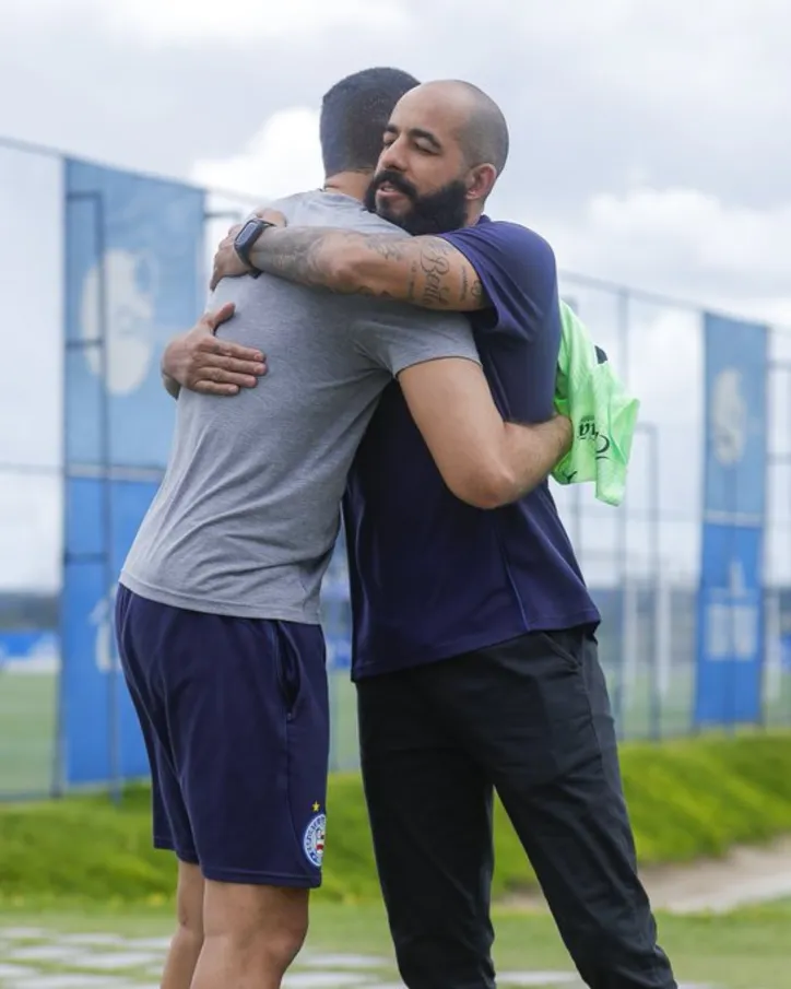 Ronaldo herdando a camisa 1 de Danilo Fernandes