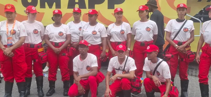 Imagem ilustrativa da imagem Que calor é esse? Alta temperatura desafia foliões na Barra