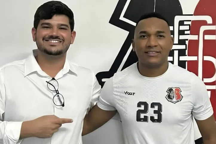Eron com a camisa do Santa Cruz