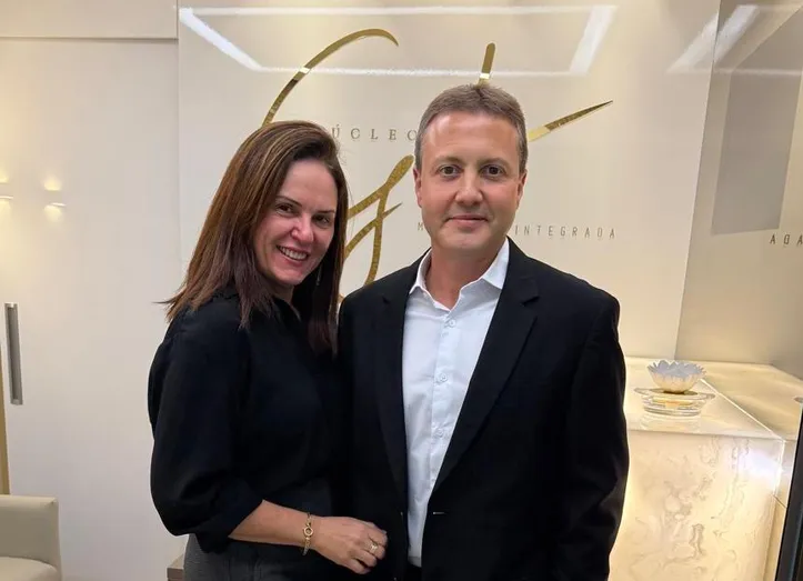 Claudia e Glauber, à frente do Núcleo Gab, celebram um ano da clínica