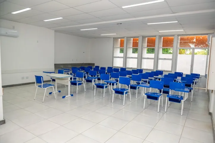 Teixeira de Freitas inaugura nova escola municipal