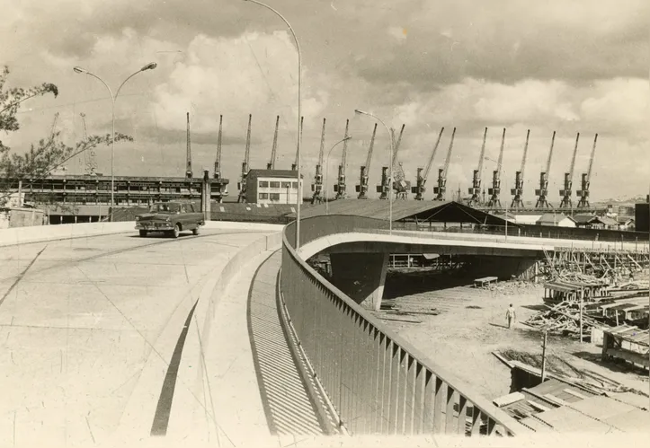 Trevo do Túnel Américo Simas com vista para o Porto de Salvador