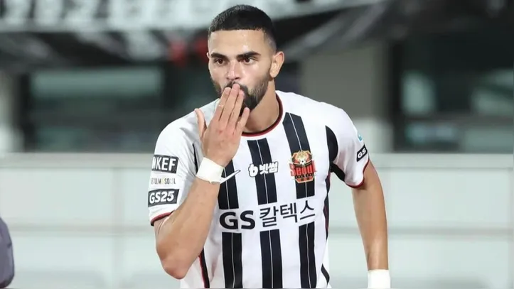 Lucas Silva pelo FC Seoul