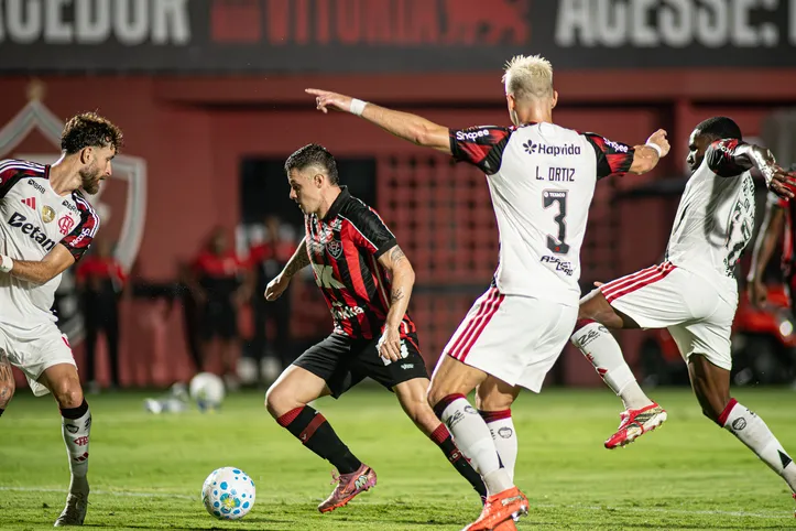 Renato Kayzer fez boa jogada no gol de Matheuzinho, mas desperdiçou um pênalti na sequência