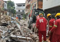 Moradores ficam sem acesso às suas casas após desabamento em Salvador