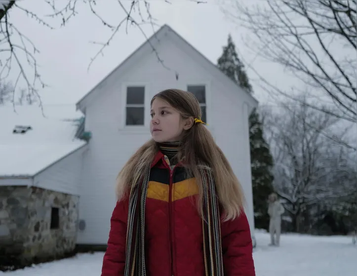 Cena de Longlegs: Vínculo Mortal