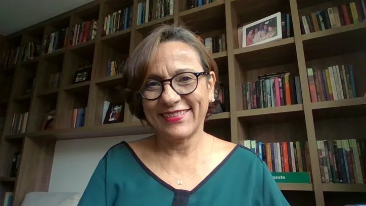 Suzana Varjão participa de coletânea em concurso nacional